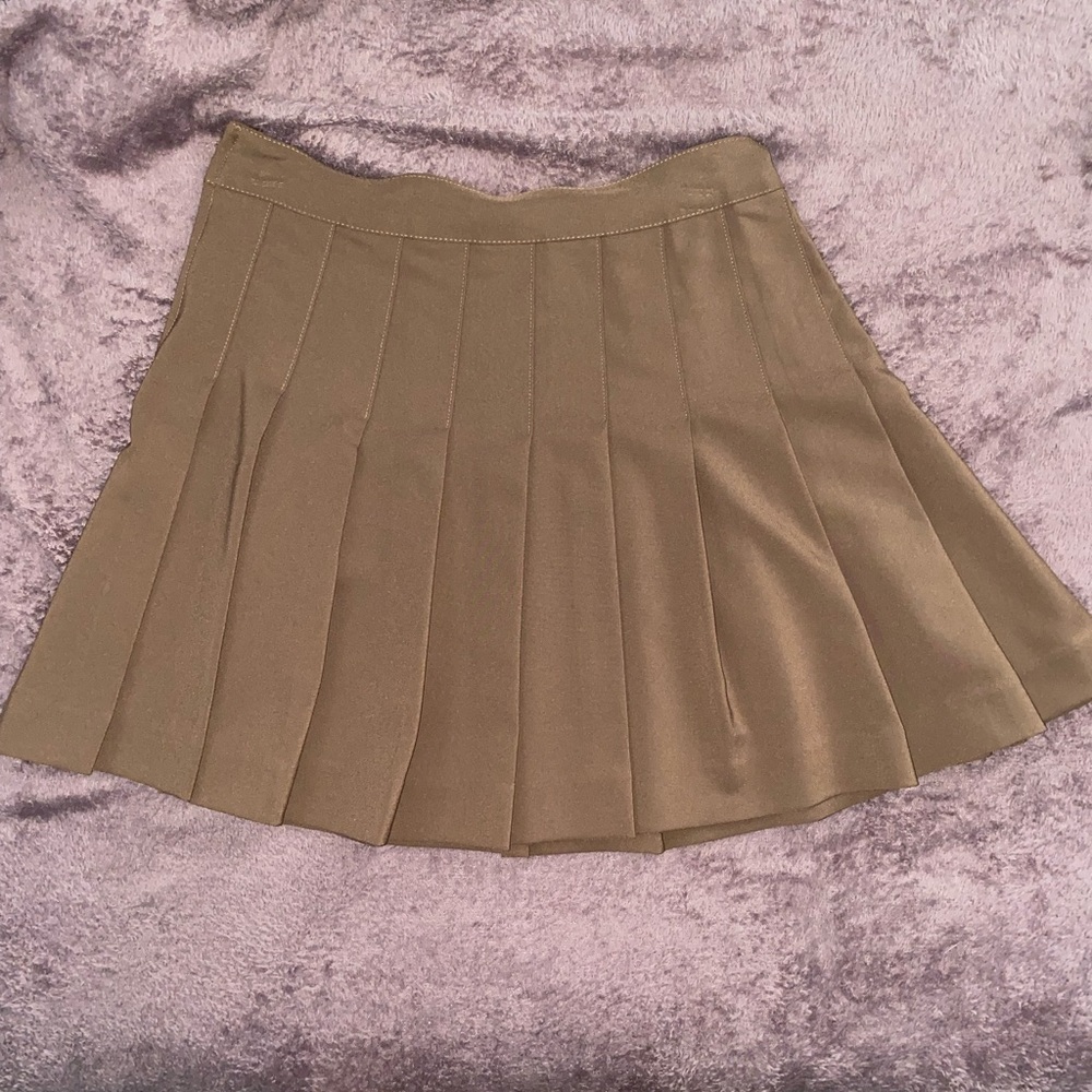 Pleated brown skirt